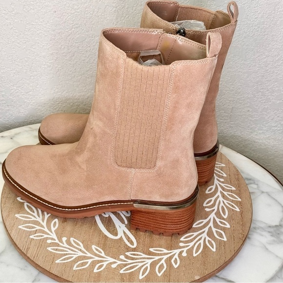 Vince Camuto kelvina boot,Chelsea,beige real suede EUC lug sole Y2K minimalist - Picture 3 of 7